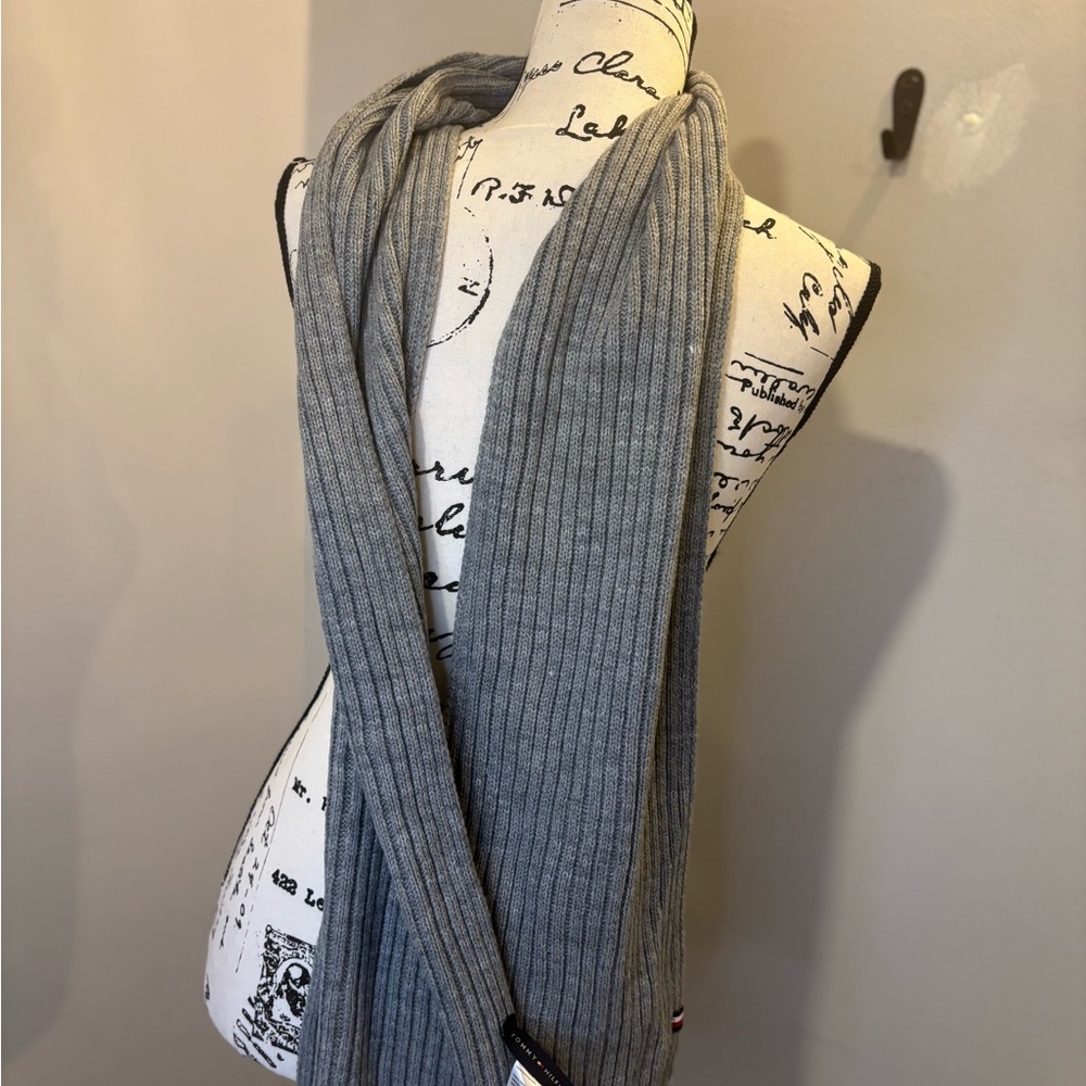 Tommy Hilfiger Gray Ribbed Scarf